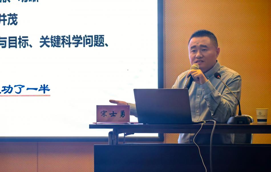 我校举办自然科学项目申报专题讲座暨重点实验室论证会